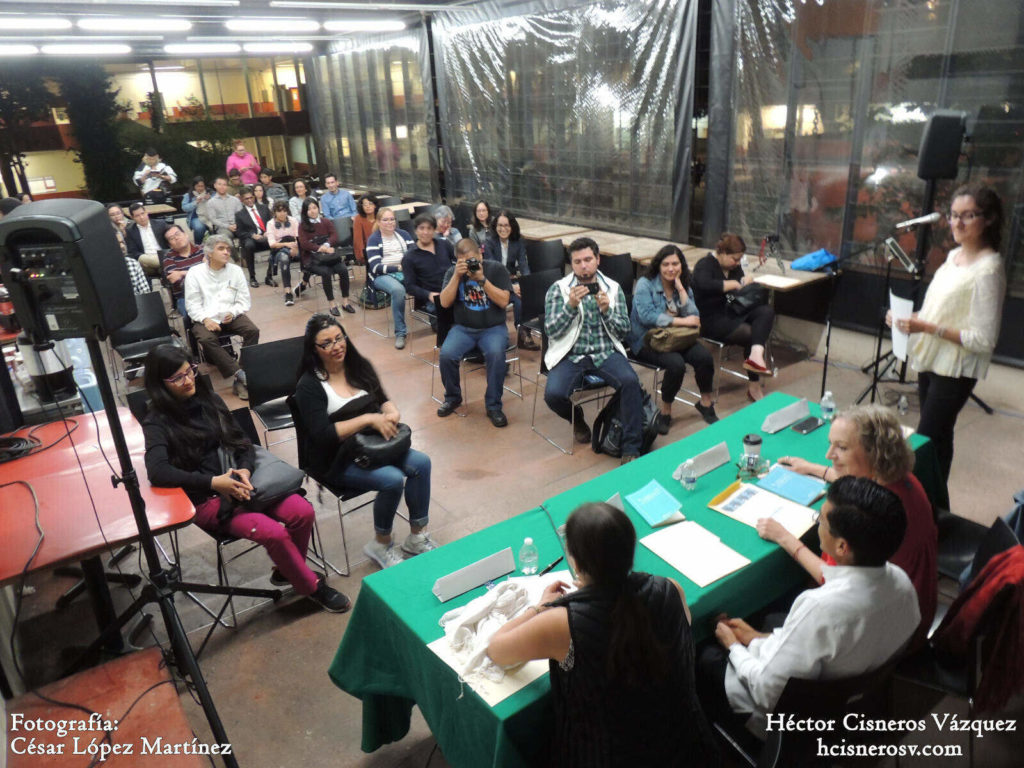 Hector Cisneros. Presentación del poemario El agua y las luciernagas en la UACM.